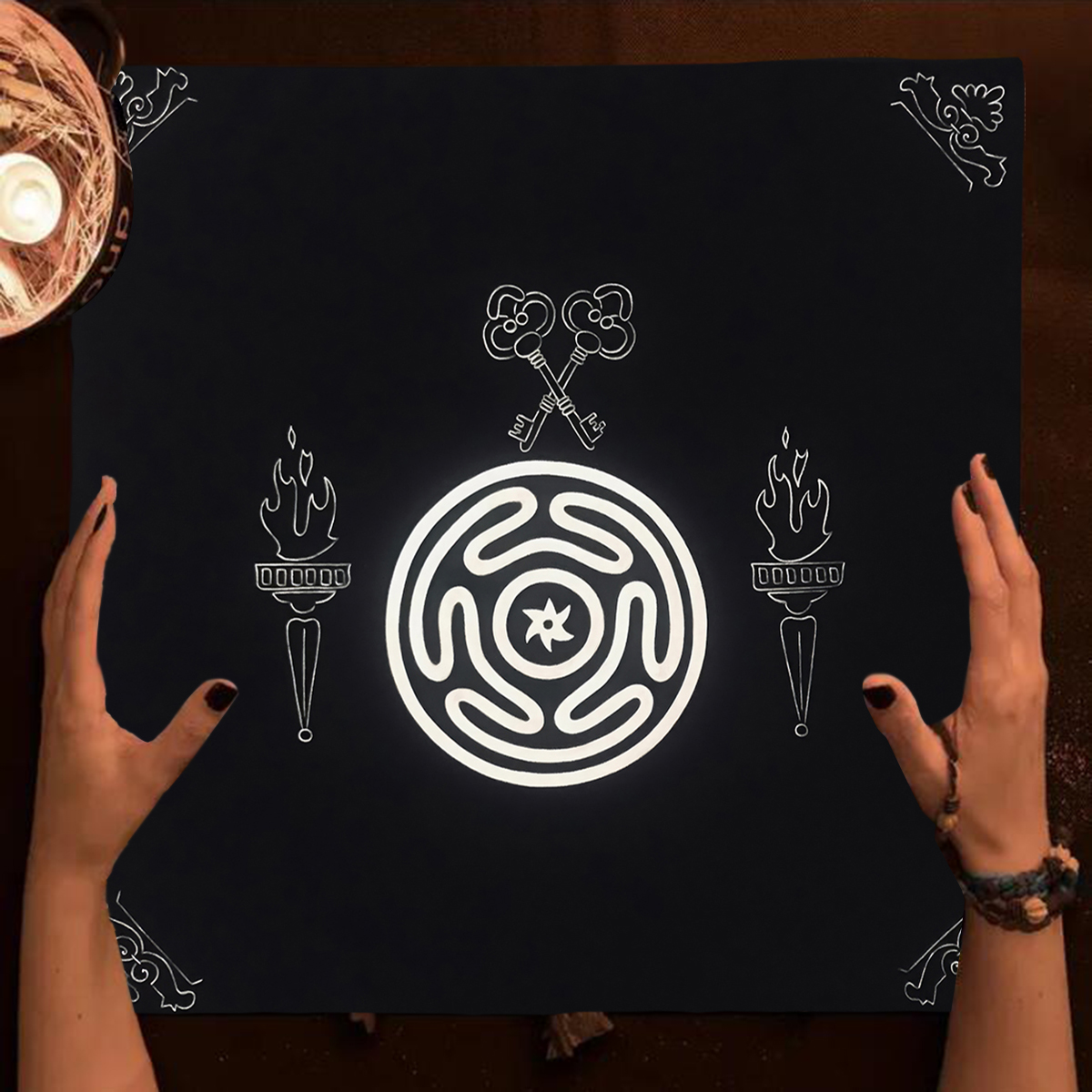 Hecate Goddess Tarot Tableclot - đánh giá và giá Board Game Maker